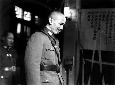 民国十年，蒋介石的母亲王采玉在溪口病逝。临终前，蒋母留下遗嘱，提出三个要求：死后