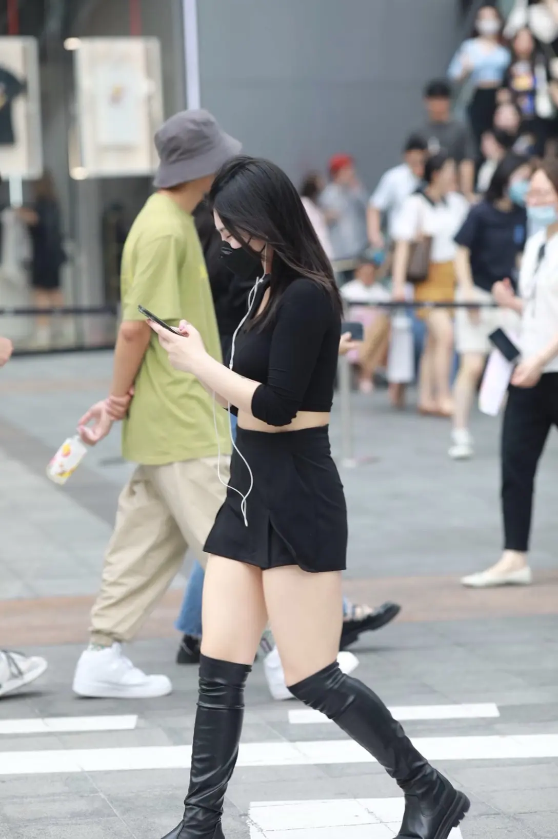 辣妹出街 街拍互动 路演穿搭