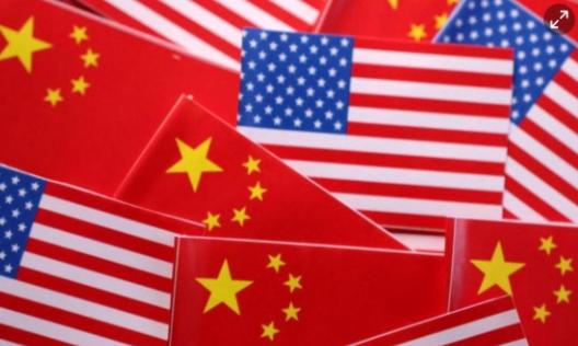 联合早报的一针见血直接扯下了白宫的遮羞布：美国人在前方疯狂挖坑，却没想到反手送给