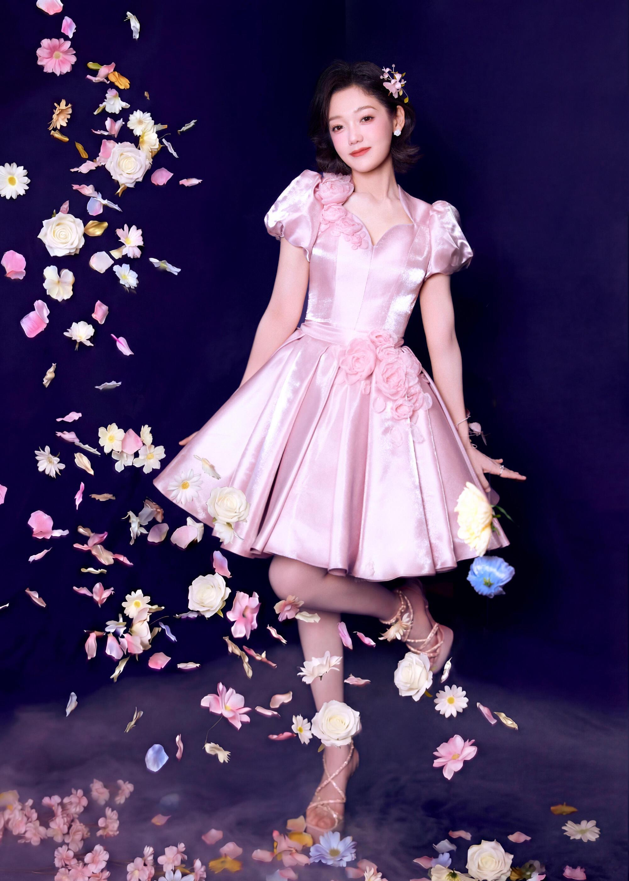 1秒800个小表情对！这就是我家萌萌的希林娜依高！那个95花第一且唯一四登春晚的