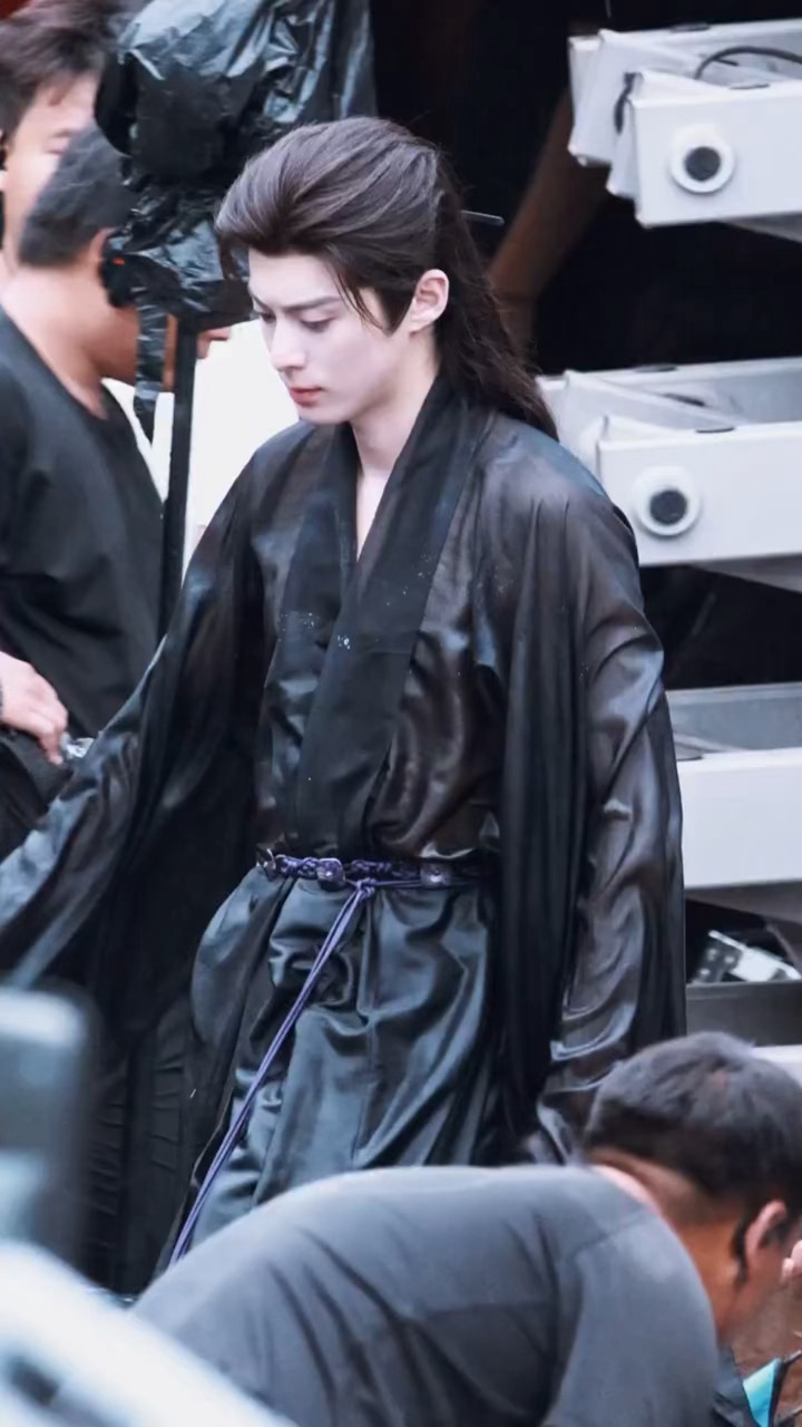 外面坏人多cr📕Raven（见过王鹤棣11次版）王鹤棣谢景行