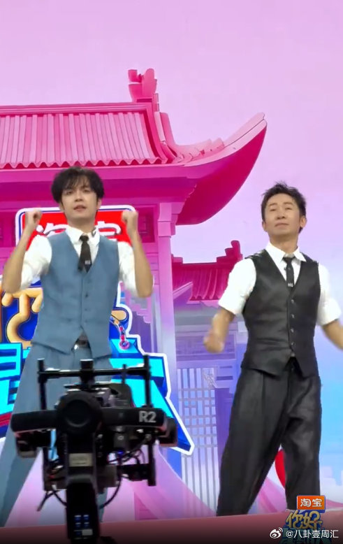 杨迪张颜齐cha了QQ爱你好星期六 《QQ爱》旋律奏响，青春画卷展开！杨迪张颜齐