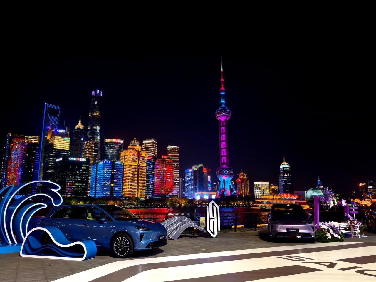 在鸿蒙智行与央视举办的年度直播中，五大品牌齐聚亮相。其中，尚界品牌除展示热销车型