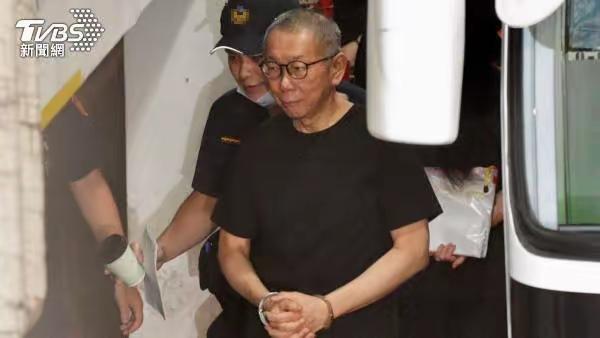 黄国昌号召党徒集会抗议民进党当局对柯文哲“迫害”。
虽然同是腐败案，同是被赖清德