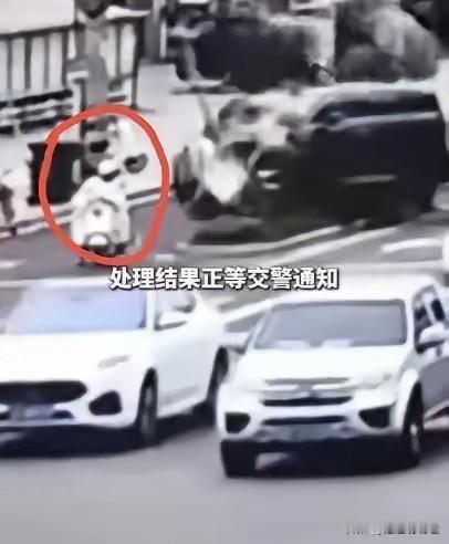 终于爆出来了 ！6月20日，安徽广德一女子驾驶一台腾势D9车重3吨汽车，在一处的