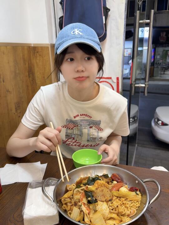 素颜出门这么穿的🧢