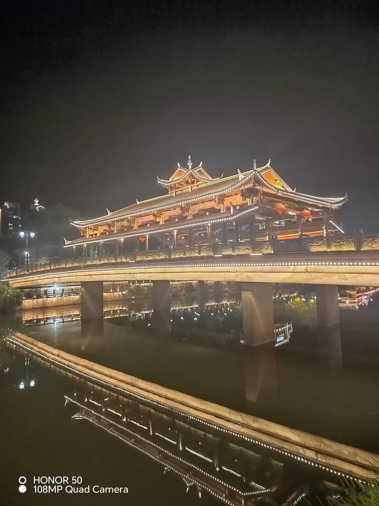 第一次到福建泰宁县城。泰而厚，宁而静；火树银花不夜天，人间福地有惬意！