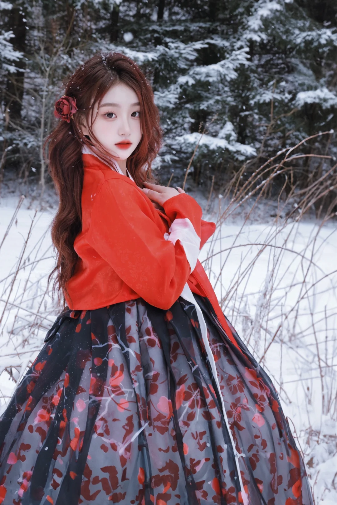 红最配雪