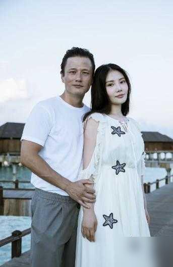 50岁的尹子维，突然有了双胞胎。

他曾经是坚定的不婚主义者。公开讲，两个人合得