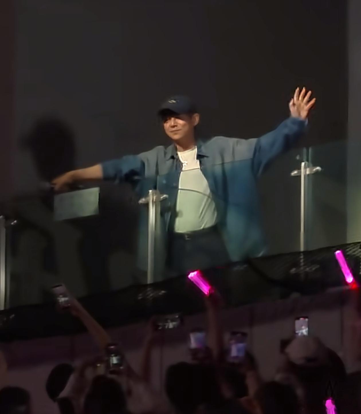 张杰让何炅提醒谢娜要超时了他们之间的友谊真的很好呀！ 