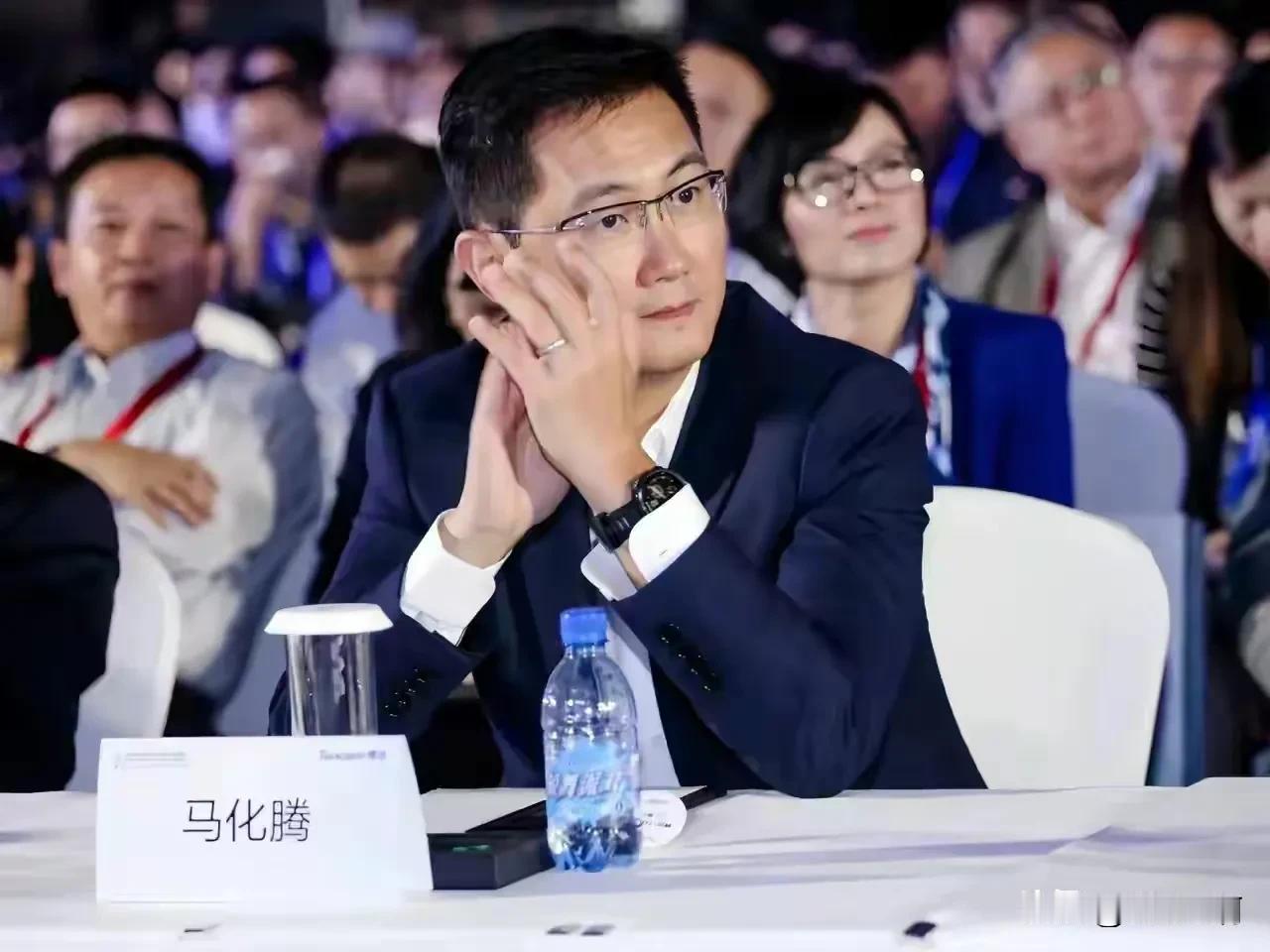 英国用鸦片毒害中国人，腾讯用游戏毒害中国人。
为啥国家层面看不到游戏的危害呢？百