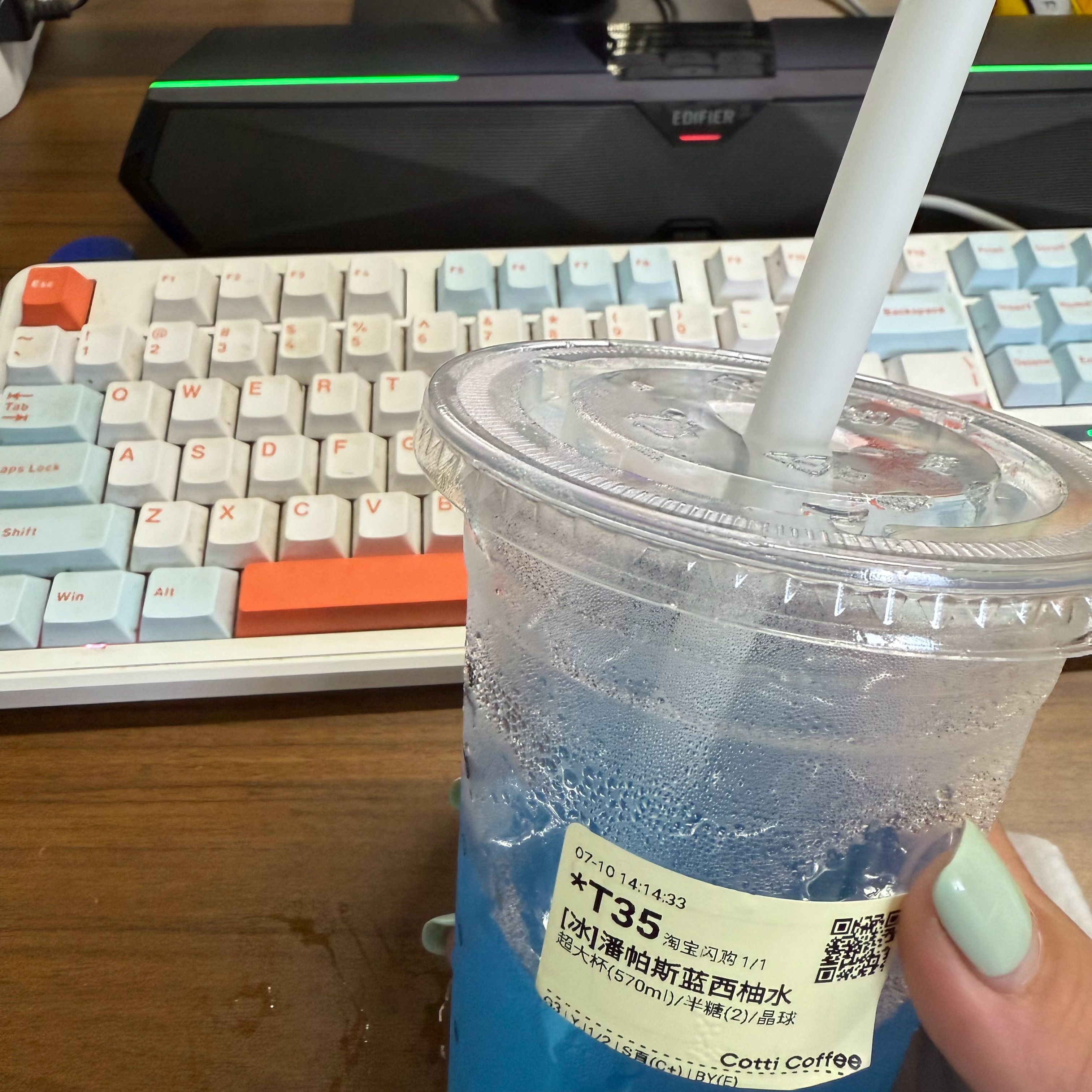 天天一杯小蓝水 