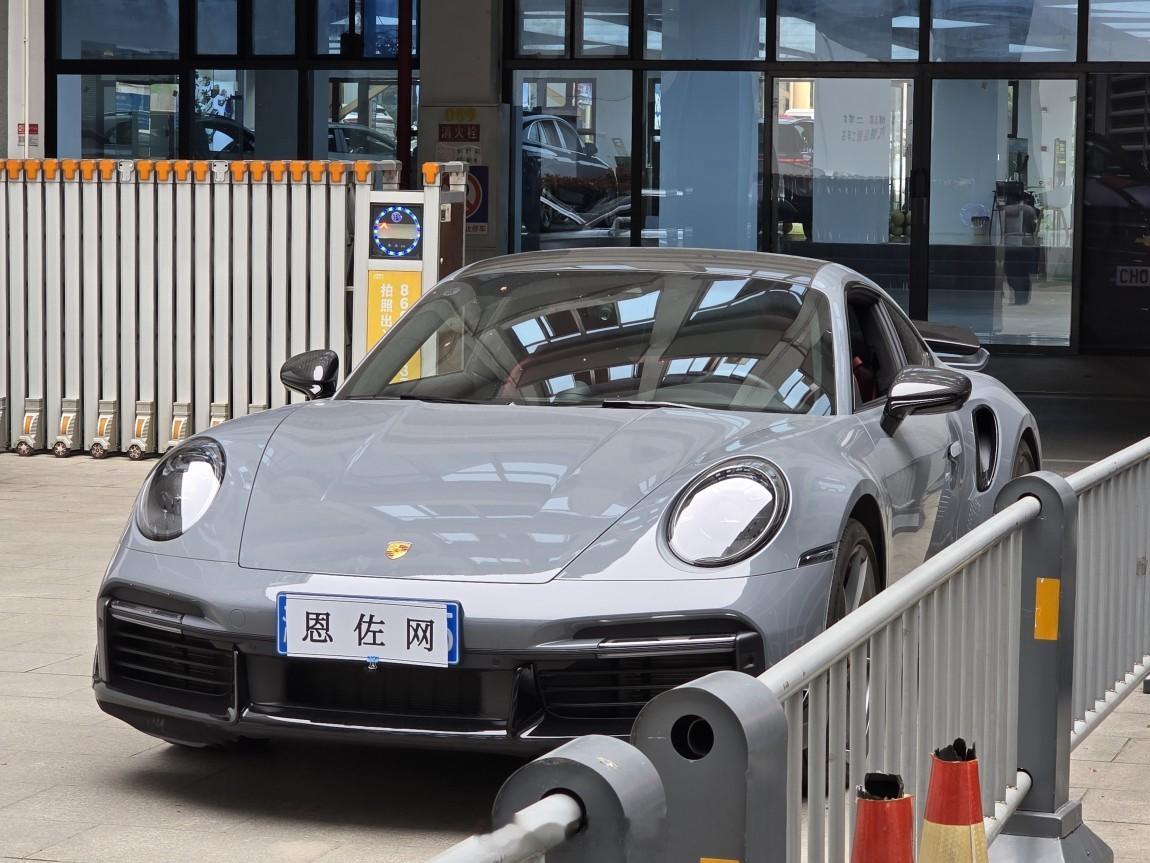 配置超高的一台911 Turbo S23年11月上牌仅仅只开了7000公里碳纤维