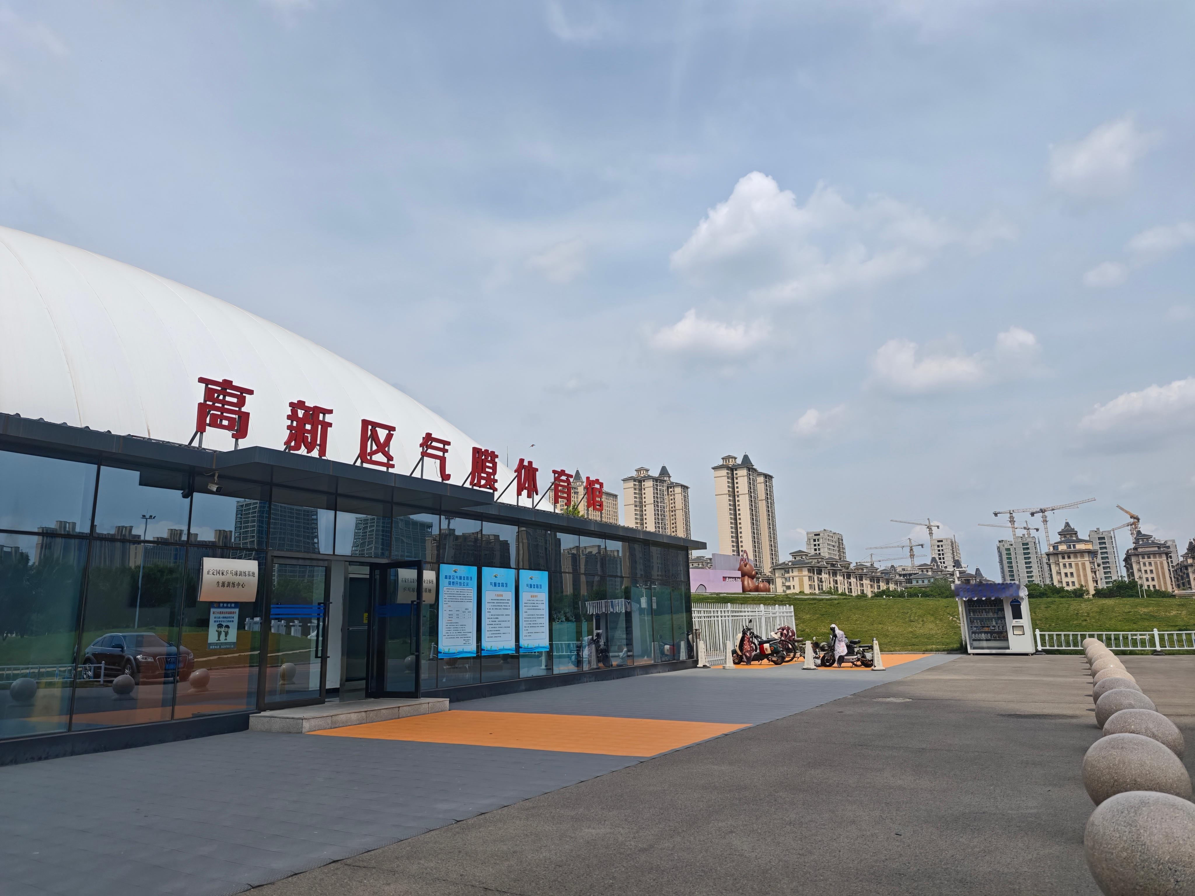 欧哥又来打球了！白嫖的场地就是地道