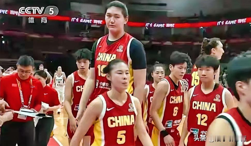 国家女篮大比分负于比利时队，张子宇制霸篮下却输球，如果有李梦在结局或许不同。
国