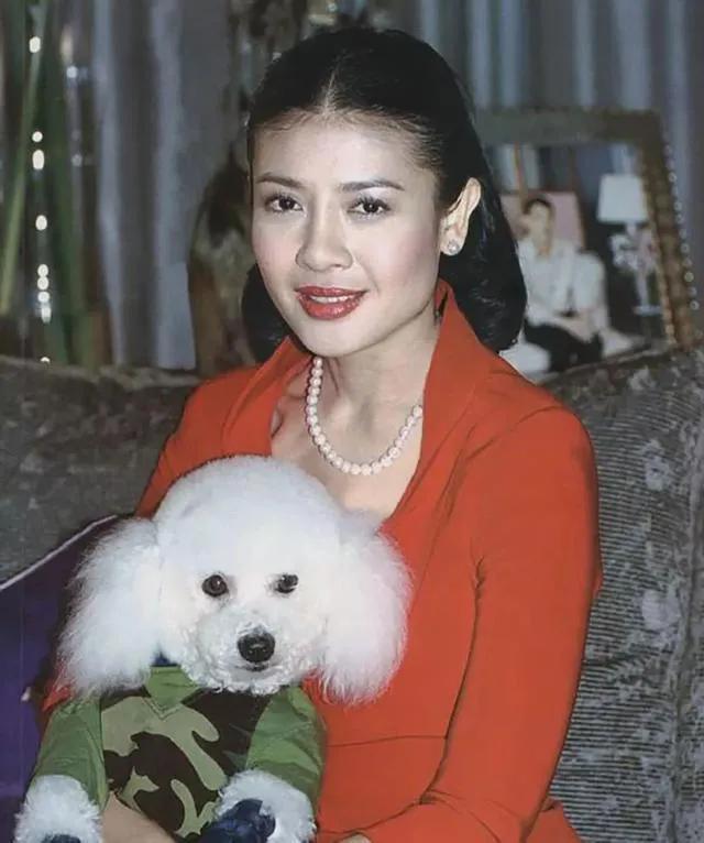 泰国前王妃西拉米美图分享
