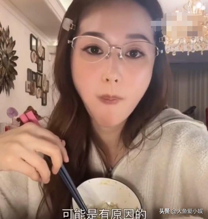 网友问吴佳尼：“你是嫌弃马景涛老了，不跟他复合吗？”

吴佳尼说：“不是老了。我
