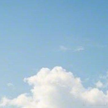 暖暖的太阳，送给你灿烂的笑容；轻轻的风，吹开你紧琐的眉头。让所有忧愁随风而去，请