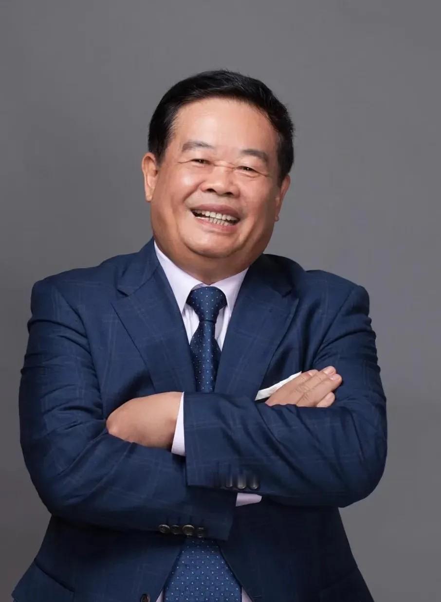 曹德旺说：经常往来美国，发现美国的明星不带货，因为明星属于高收入人群，不去抢底层