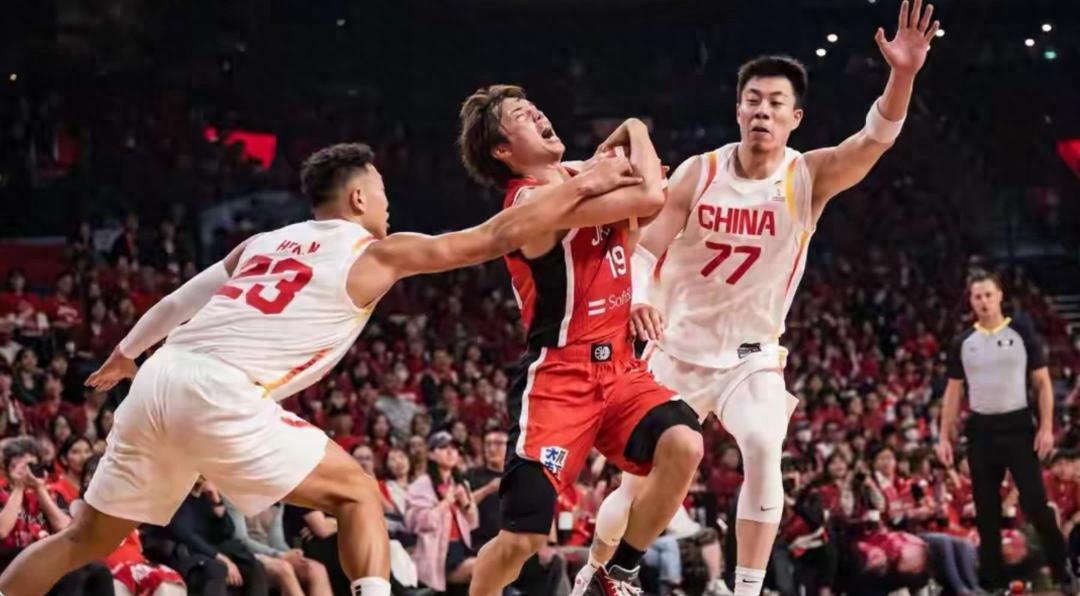 从国家队“软肋”到全明星“暴扣王”，张镇麟用一场14分的表演让全网沸腾！21分钟