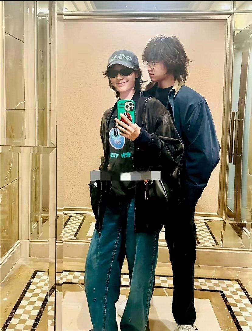 白百合24岁就生了元宝
她不说儿子18岁，都没人相信
谁能想到出去爬山，白百合紧