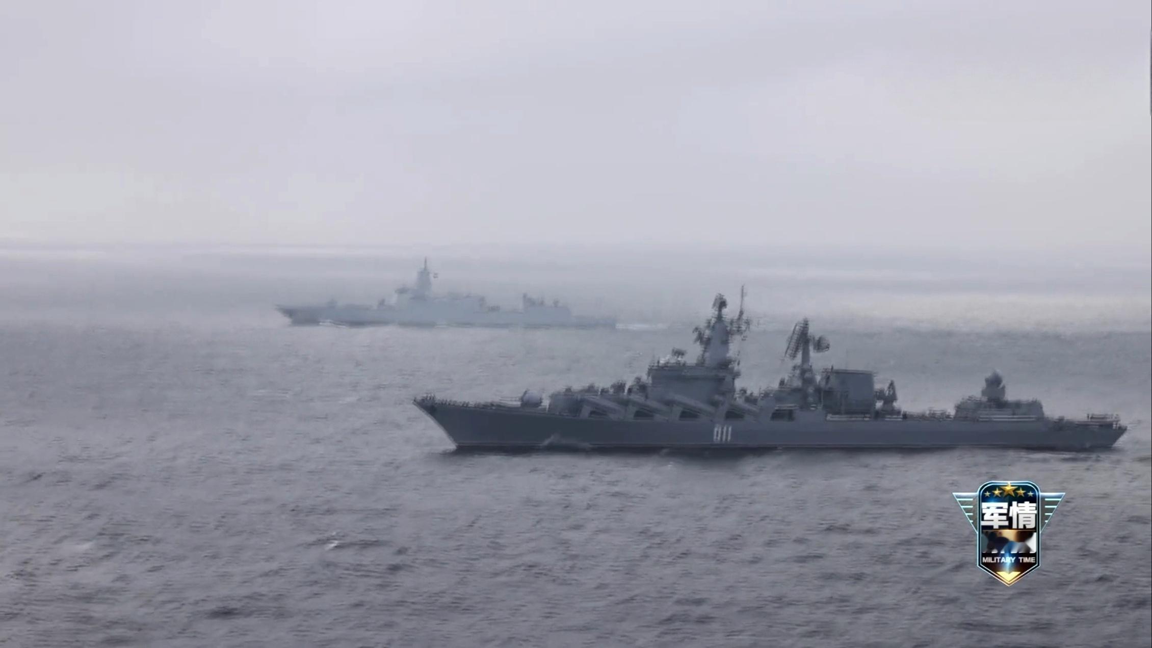 中俄“海上联合-2026”联合演习海上演练期间，俄方“瓦良格”号导弹巡洋舰与中方