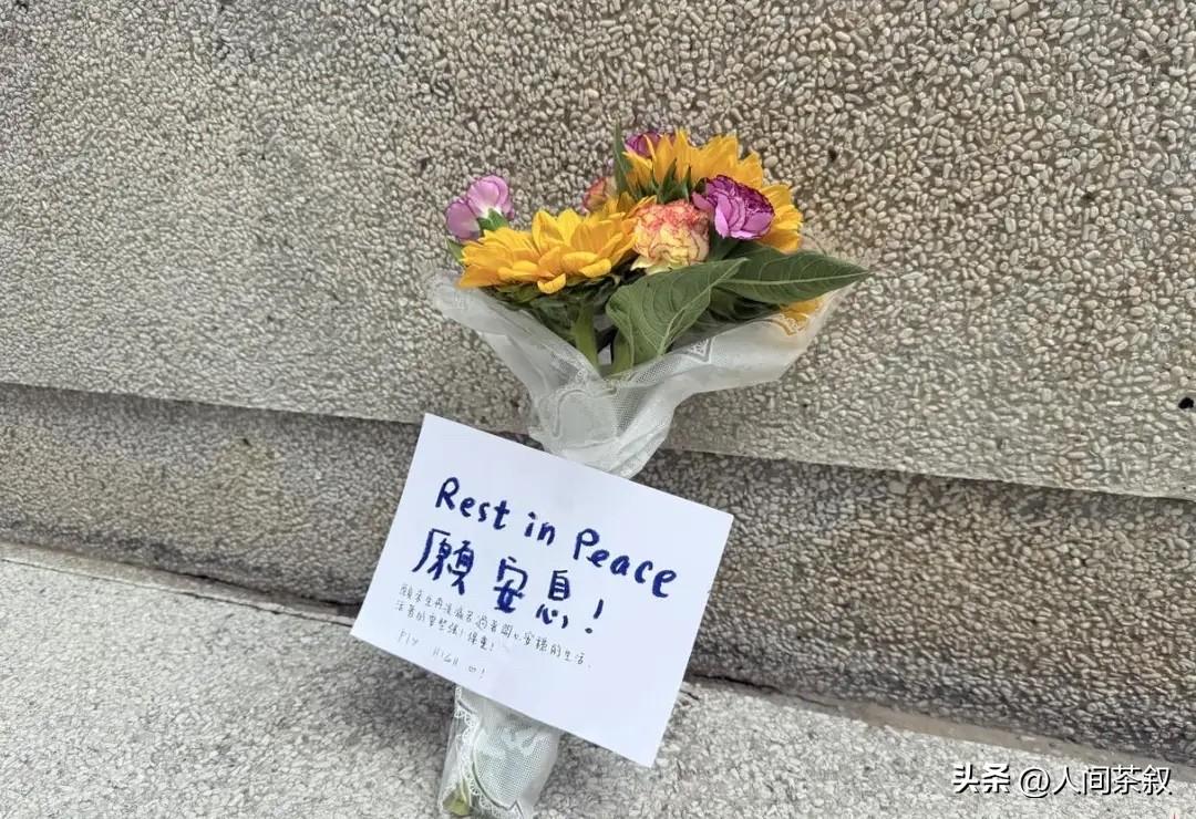 香港坠楼的母女俩，女儿才12岁，读六年级。

本该是等待暑假，迈向新学年的年纪，