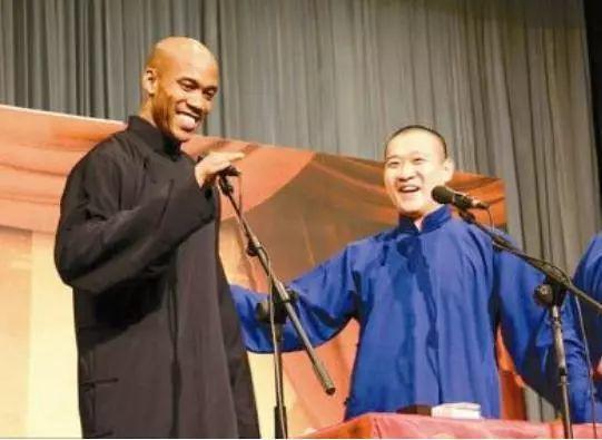 在传统观念里，“有朋自远方来，不亦乐乎”是处世之道，对客人热情周到，是基本的礼仪