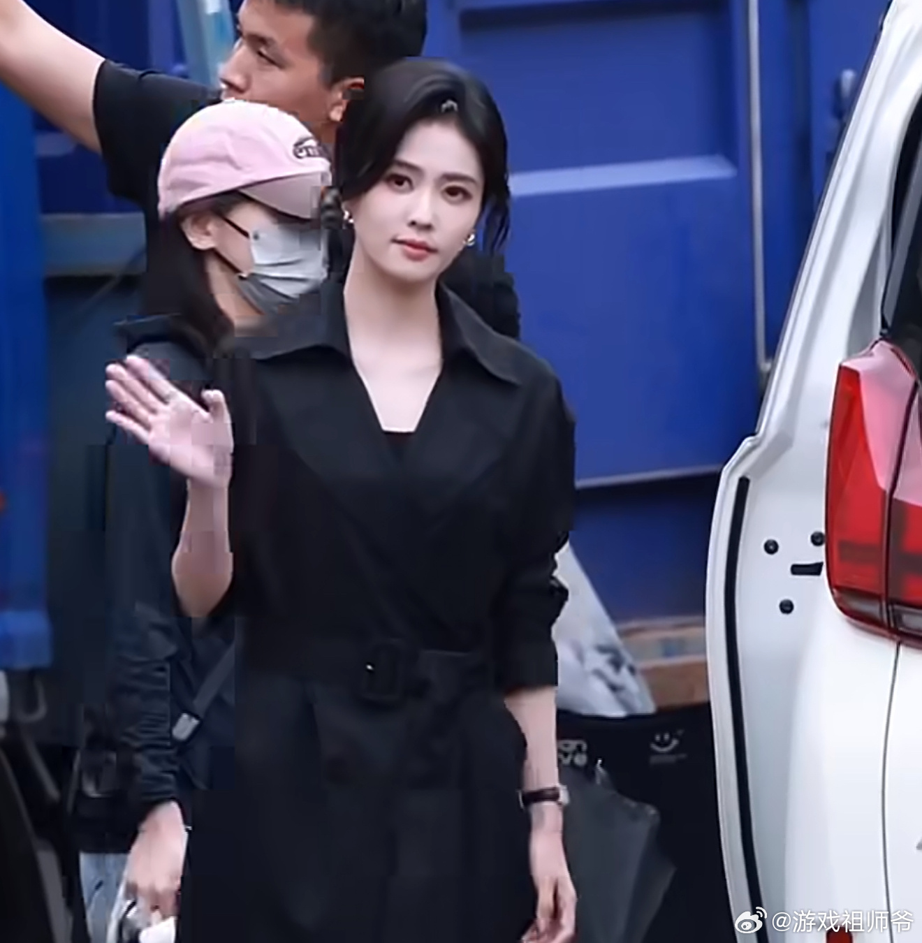 白鹿 完全妈妈 啊？妈妈？这词条好的坏的？第一眼还以为有啥大瓜，结果只是粉丝夸她