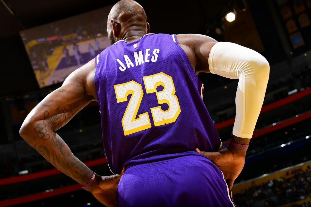 里奇·保罗近日在播客节目中谈到了谁是未来联盟门面的话题，他认为，詹姆斯退役后，联