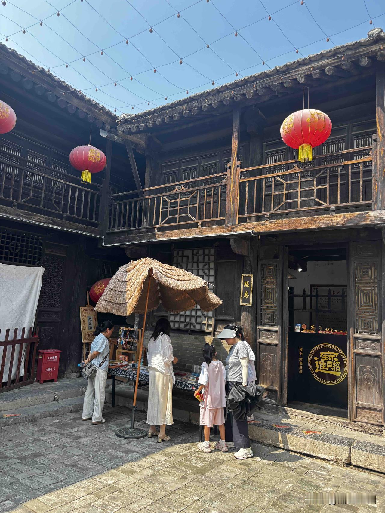 韩城党家村分银院，每年年底会把在外赚的钱，给村民分配，相当于现在的股份公司，这个