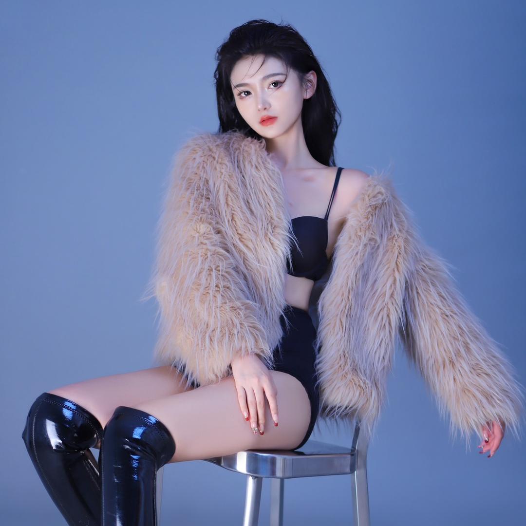 金小希子