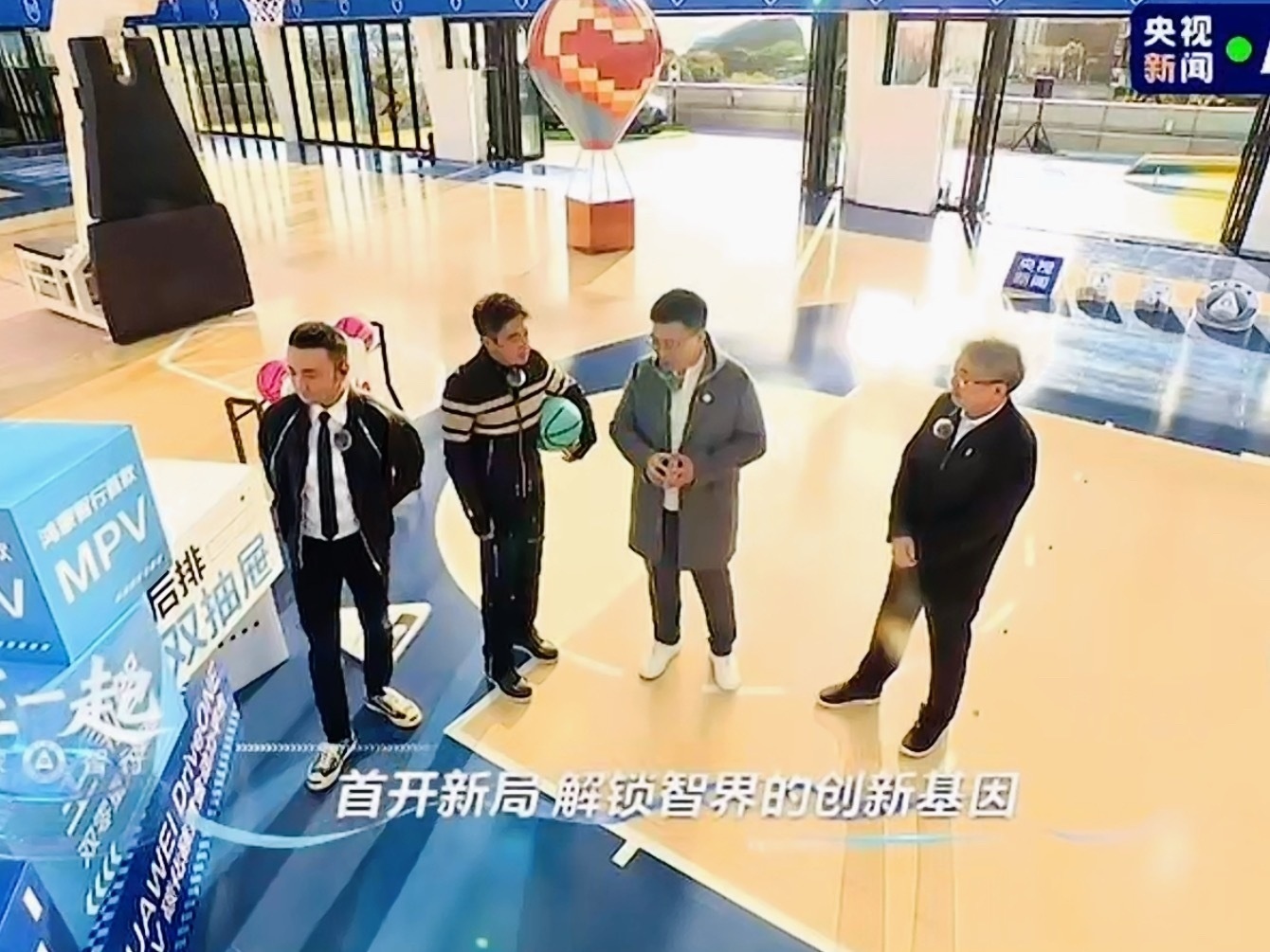 撒贝宁尼格买提余承东直播央视名嘴互怼名场面+余总硬核带货！撒贝宁尼格买提三亚对话