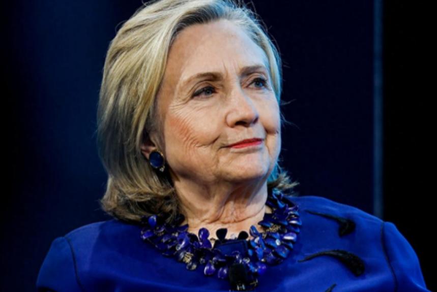 希拉里罕见发声！

美国前国务卿希拉里，最近急得直接开骂了。她骂的不是别人，正是