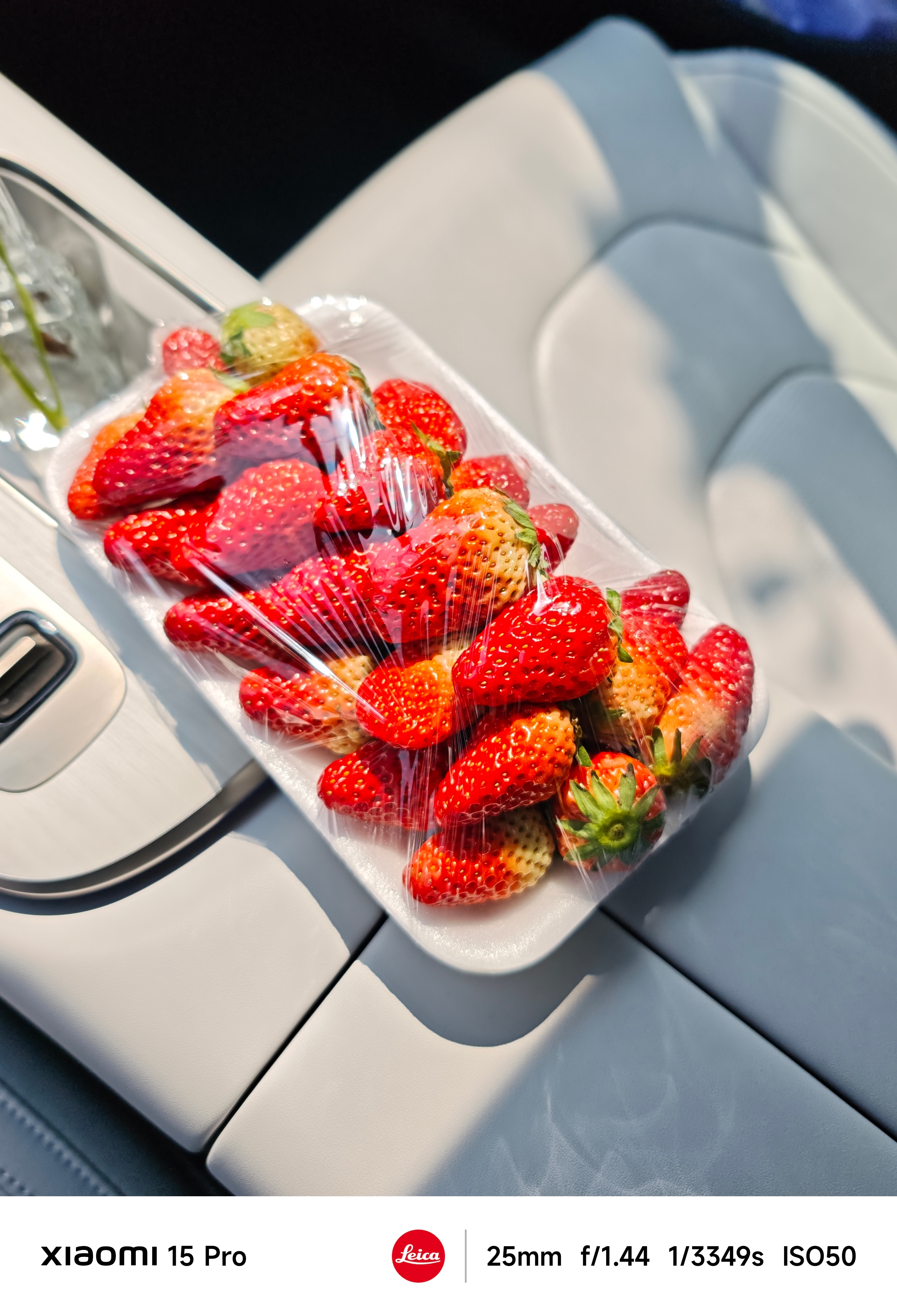 9 斤的纸壳，带到回收站给回收了！♻️6 毛钱一斤，四舍五入给了我 5 块钱💰