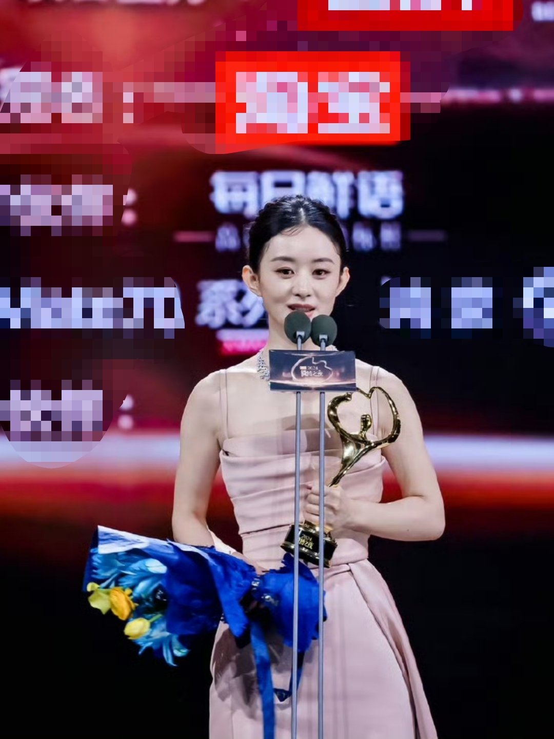 今年的微博之夜85花仅有赵丽颖来了。“微博Queen”的称号再次成为85花的囊中