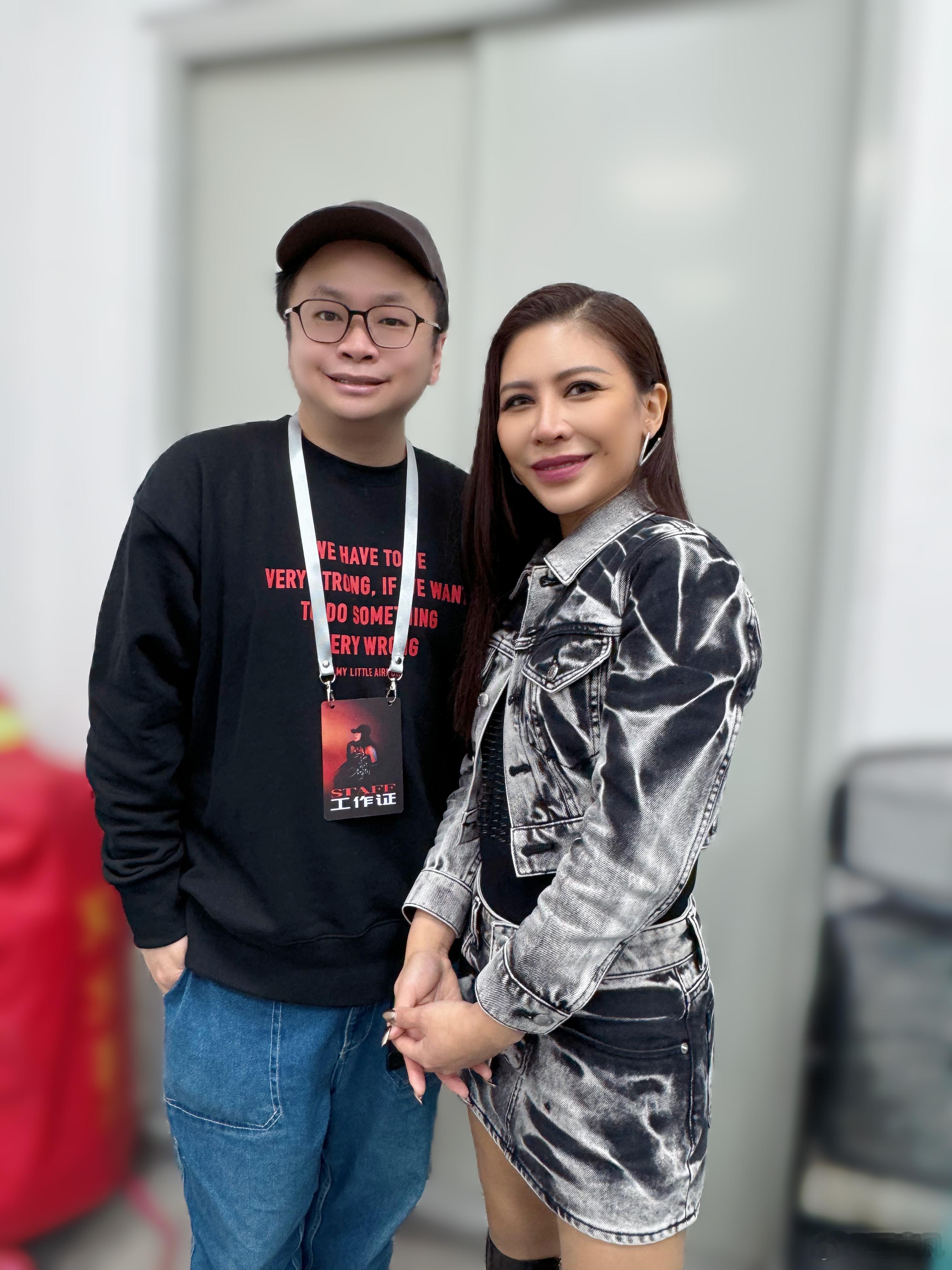 “天后之友”王小凡，这次集的是金曲歌后：！那晚在后台，我战战兢兢地唱首专的《如果