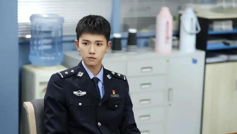 万万没料到，时隔多年，《法医秦明》总算又有一部剧拿得出手了！


不知道各位朋友