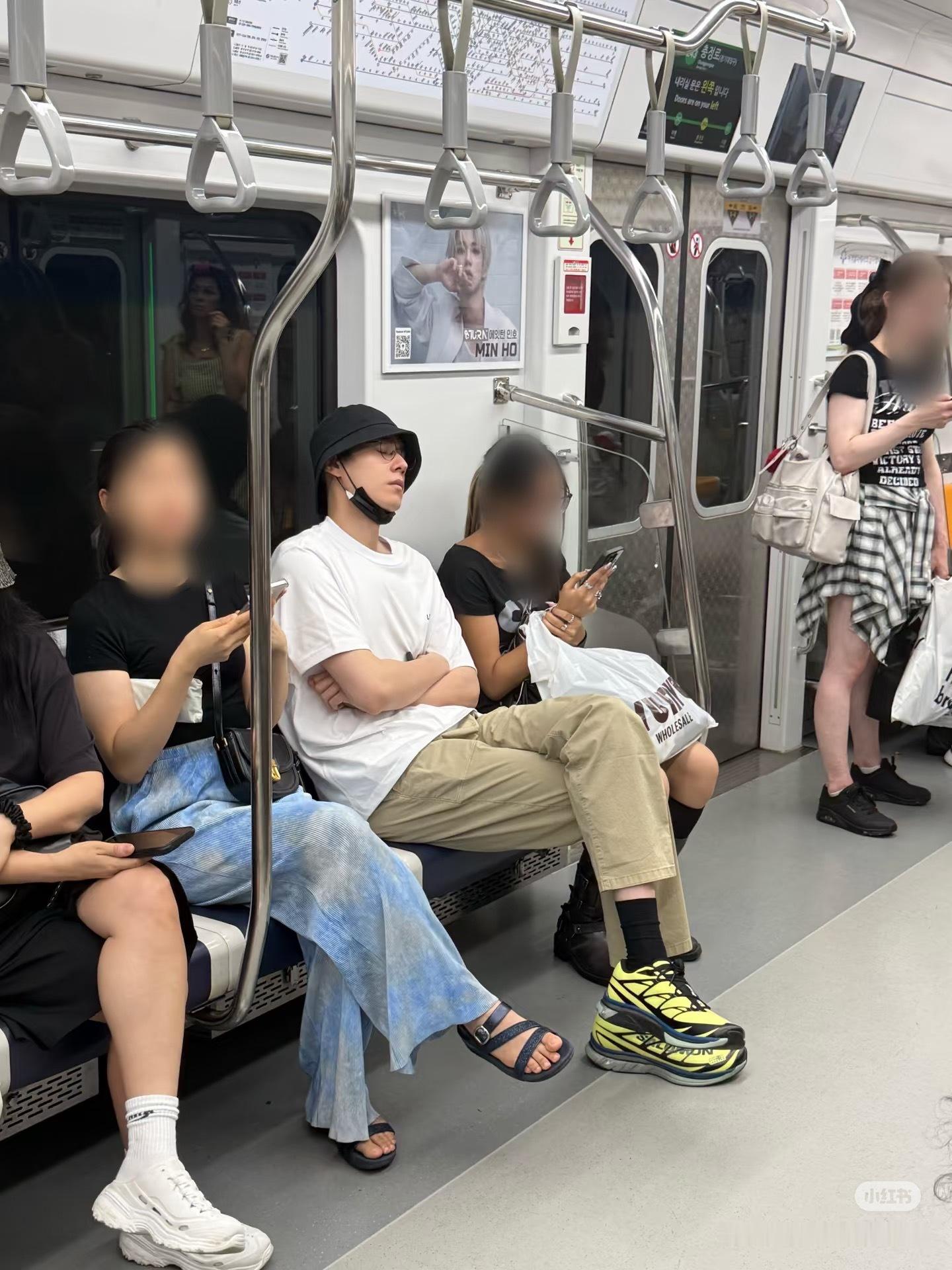 还以为胡一天穿了超厚底鞋以为胡一天穿了超厚底鞋 网友坐地铁偶遇了胡一天这个图第一