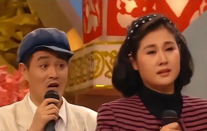 1992年，赵本山和黄晓娟表演完《我想有个家》，走下舞台，黄晓娟对赵本山说：“老