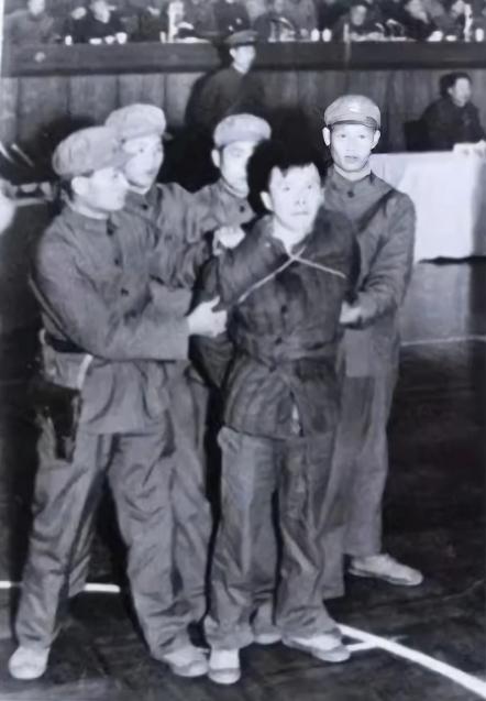 没想到1979年杭州万人公审现场被4名法警死死摁住的壮汉，竟是当年杭州人闻之色变