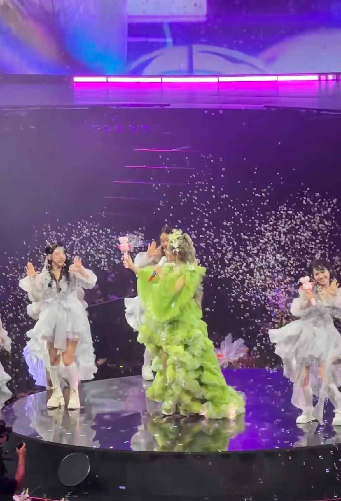 谢娜设置仅允许粉丝回复谢娜演唱会被抵制的原因 肯定是最近抵制她开演唱会的人太多了