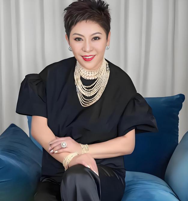 最近，香港娱乐圈的顶级豪门，向华强的妻子陈岚“向太”豪言：“绝不允许子女移到美国