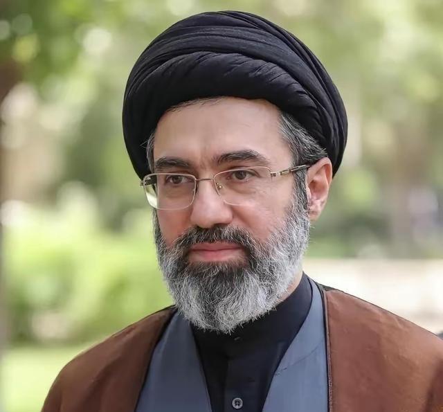 4月13日这天，国际上炸开了锅，特朗普刚在社交平台上高调宣布，要对伊朗实施全面海