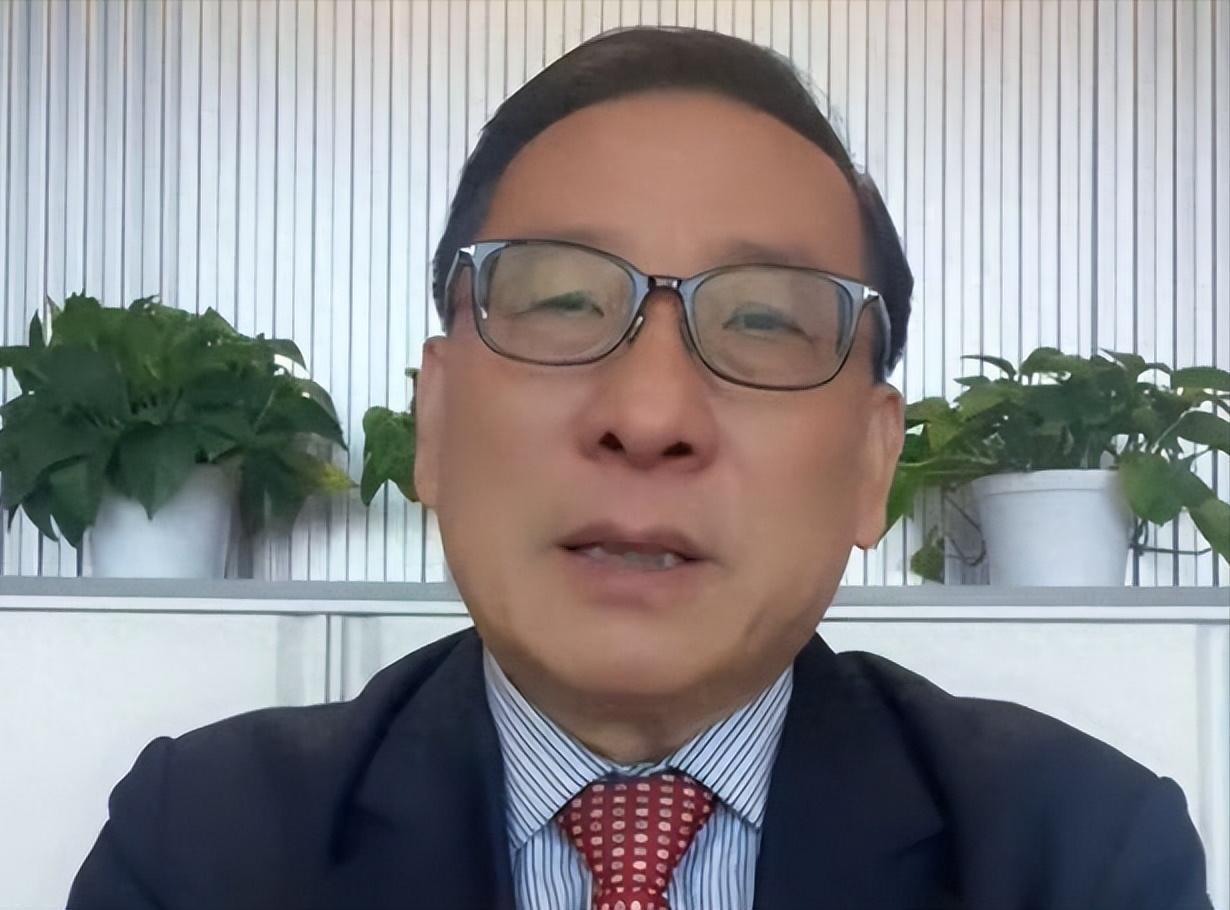 “中国难道不虚伪？”一非洲留学生在节目曾逼问，中国太虚伪，就帮我们国家建了座议会