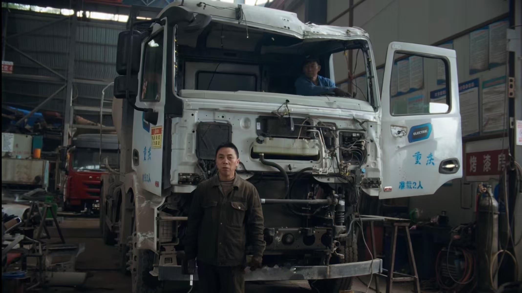 这一次，小米的视角不是对准了明星，而是对准了普通人，通过一个汽修工人的角度，讲诉