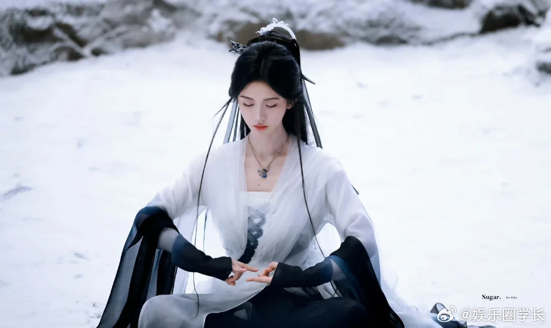 鞠婧祎《来战》路透，清冷女神阿黛[抱一抱]她真的好适合这种！ ​​​