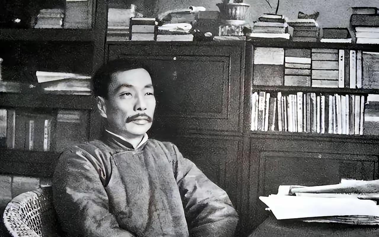 之前刷到有人说鲁迅书法千金难求，还有著名画家放话一百个齐白石顶不上一个鲁迅，当时