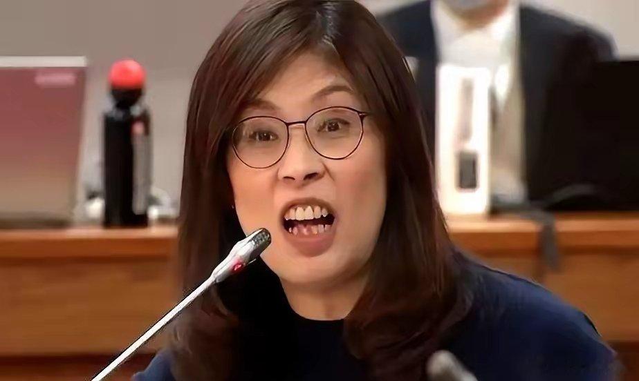 3800亿。咣当一下，变成了7800亿。你以为是变魔术？不，这是教科书级别的阳谋