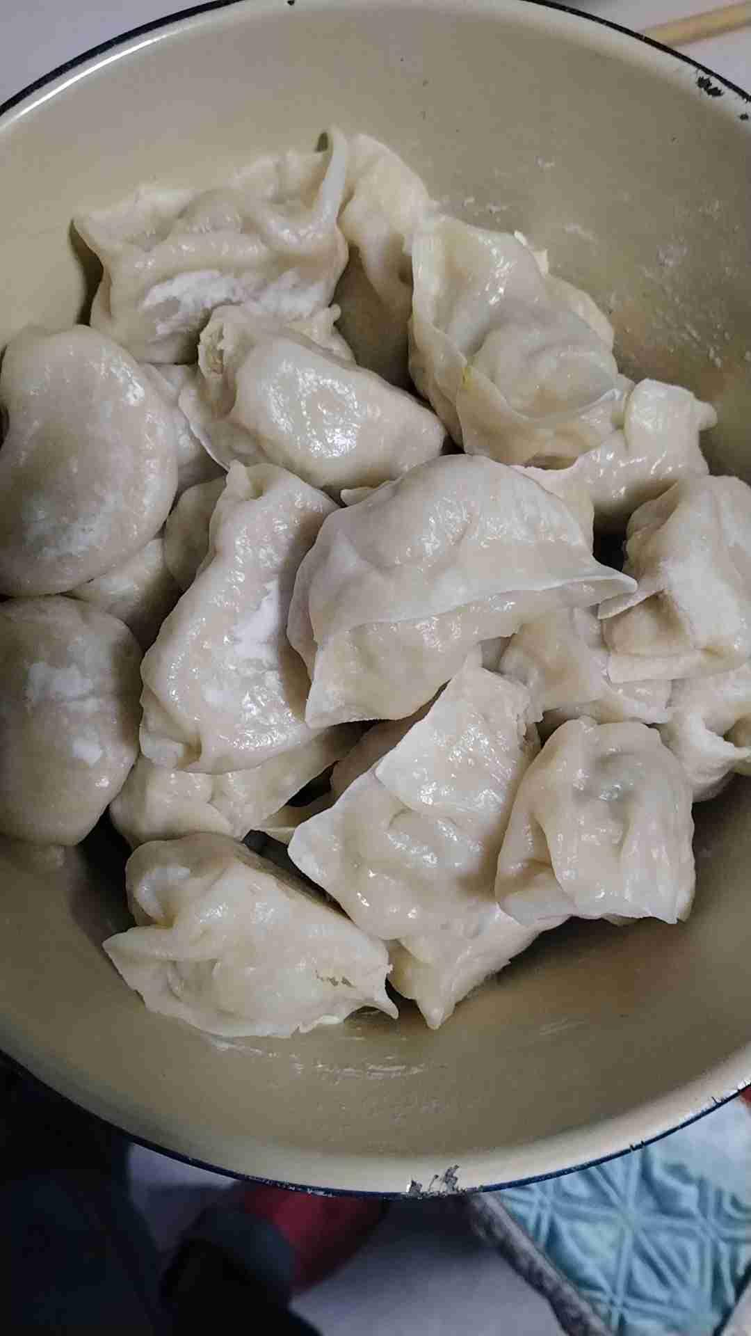 我的今日状态：😁轻松愉快
我这里的天气：☀️晴天

今天包饺子了，给闺女拿点。